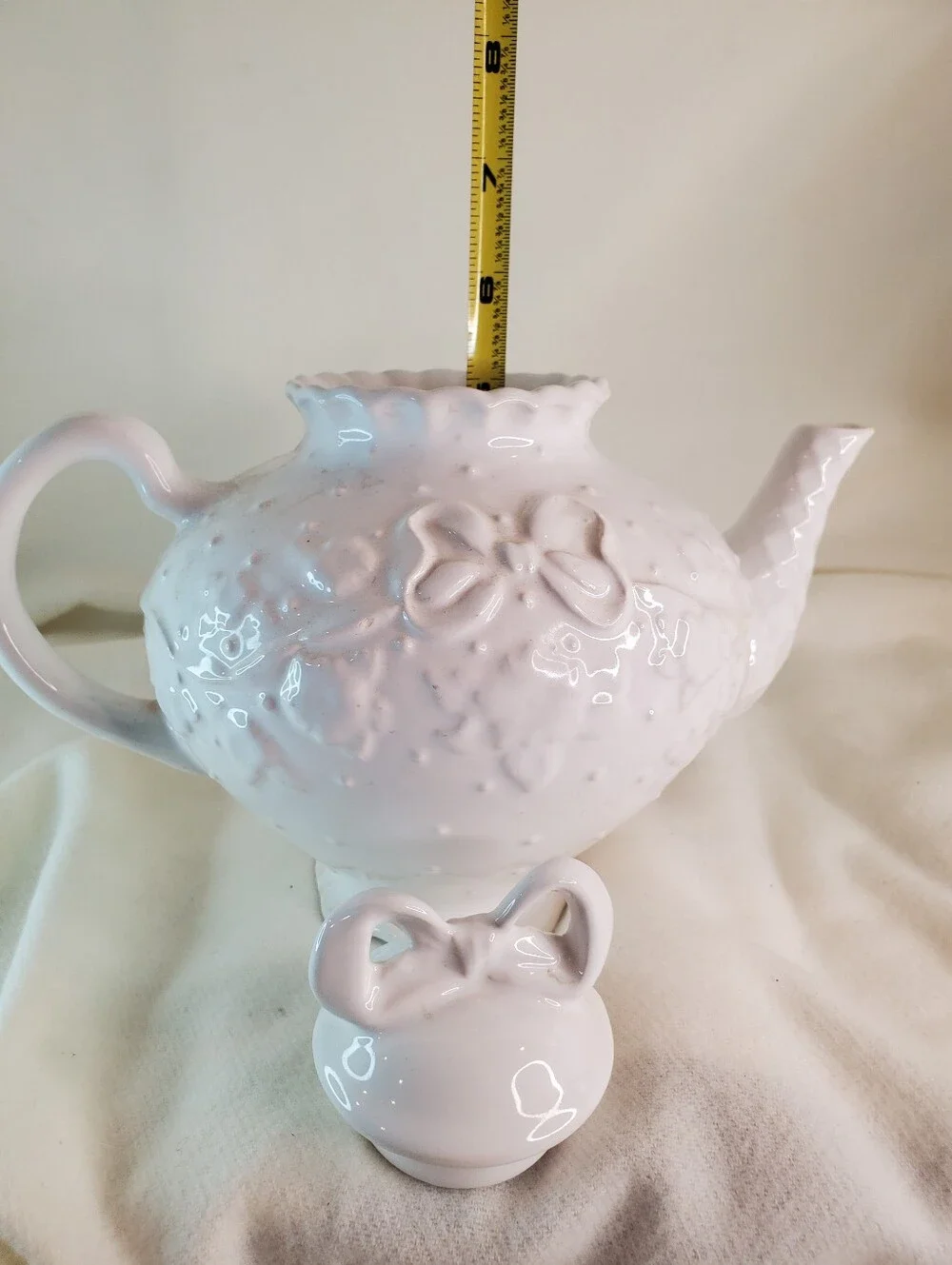 Lynn Hollyn Porta white ceramic teapot